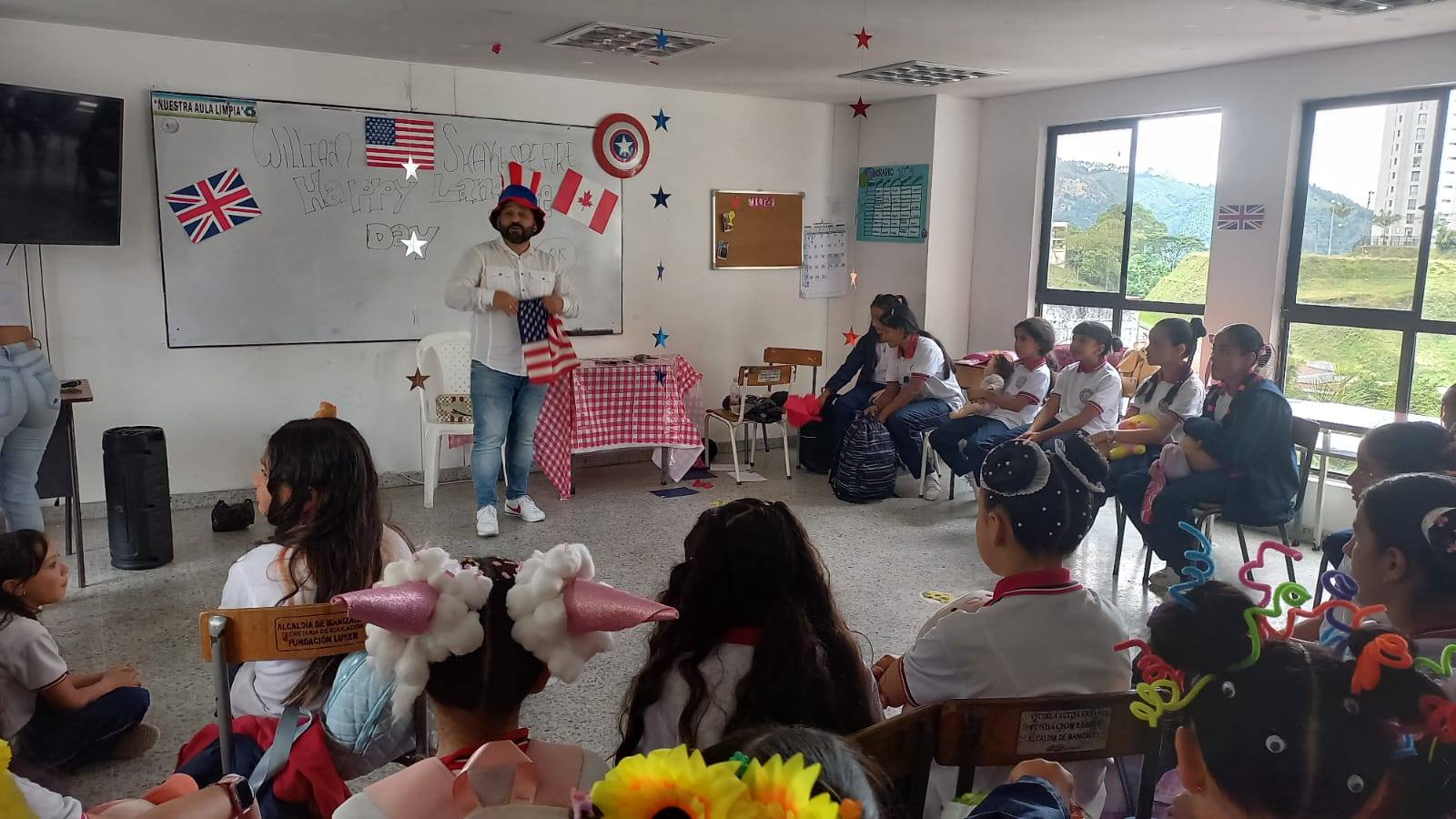 Estudiantes de primaria de la Sede Palermo en actividad de clase de inglés